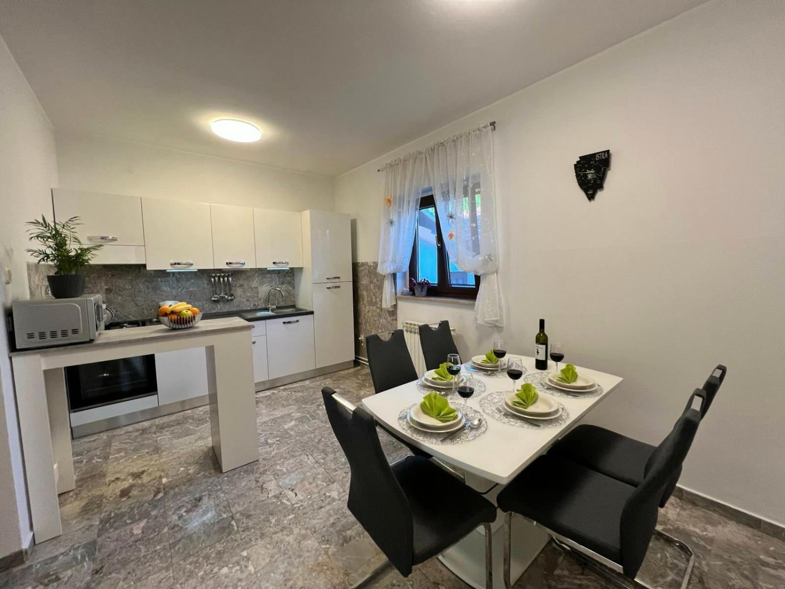 Apartment Tigo - 2 Bedrooms, 2 Bathrooms, Terrace And Big Garden Fažana Zewnętrze zdjęcie