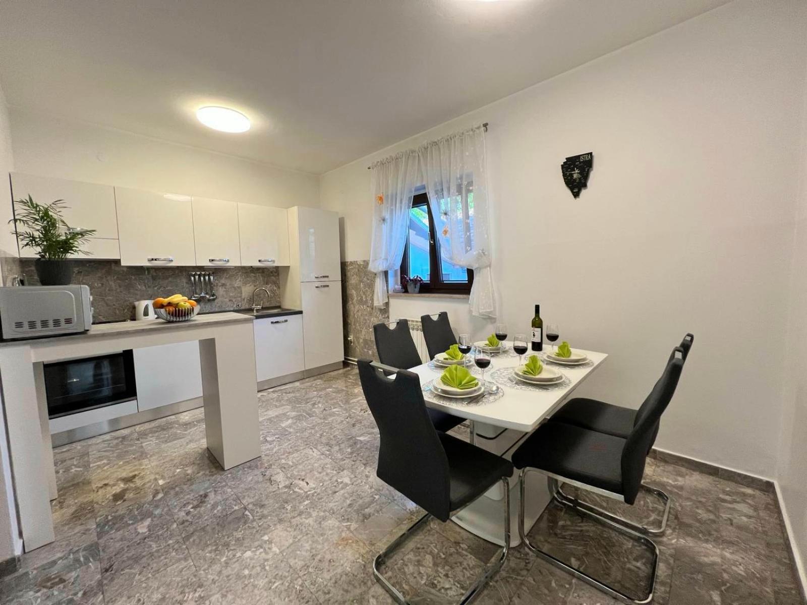 Apartment Tigo - 2 Bedrooms, 2 Bathrooms, Terrace And Big Garden Fažana Zewnętrze zdjęcie